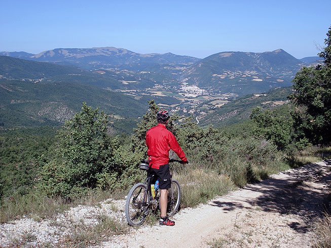 Cascia: Wiesen und Wälder auf den Bergen der hl. Rita